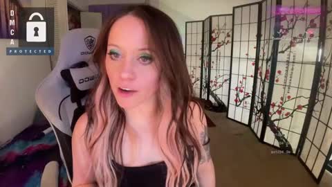 Snapshot of petitejewel chatting on February 26, 4:24 pm Jules online show from February 26, 4:24 pm