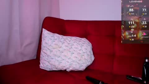 Snapshot of petitemuse chatting on March 8, 8:03 pm diana fansly petitemuse online show from March 8, 8:03 pm