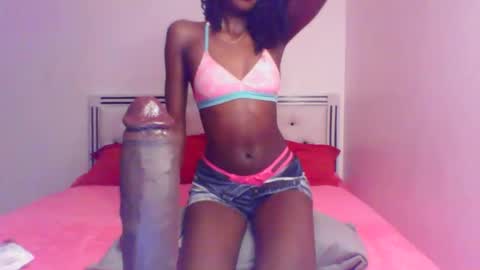 QueP online show from April 14, 6:36 pm