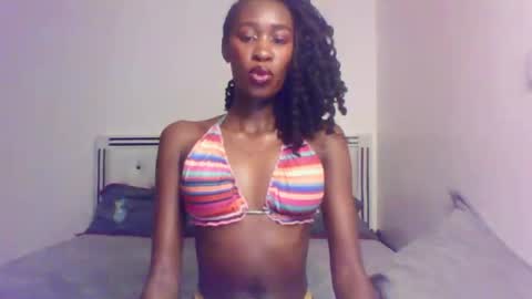 QueP online show from April 18, 5:28 pm