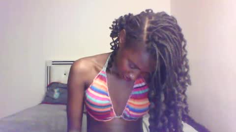 QueP online show from April 18, 9:15 pm