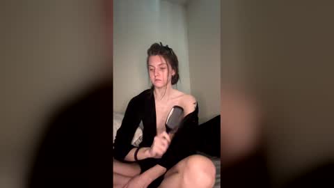 I am very new and dont know what im doing lol online show from April 4, 7:55 pm