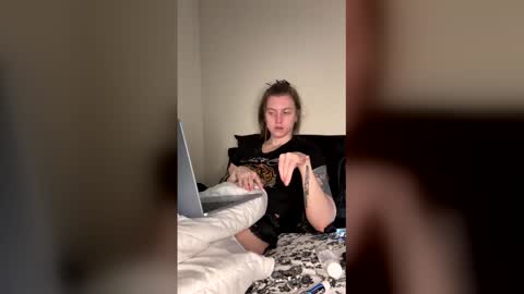 I am very new and dont know what im doing lol online show from April 15, 7:54 pm