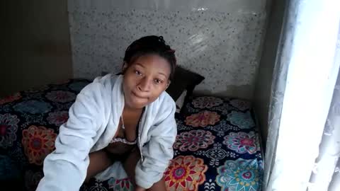 petitesammy online show from June 10, 11:09 am
