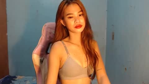 Snapshot of petitesquirtgirlxxx chatting on November 7, 5:51 am petitesquirtgirlxxx online show from November 7, 5:51 am