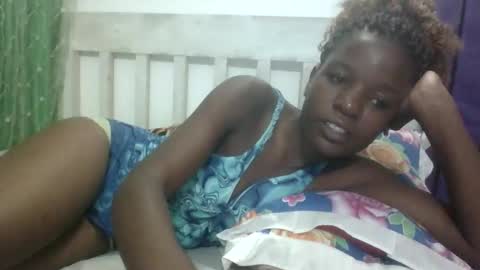 petitesweetchiq online show from October 25, 8:36 pm