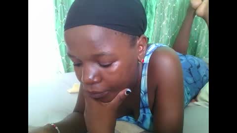 petitesweetchiq online show from December 20, 11:06 am