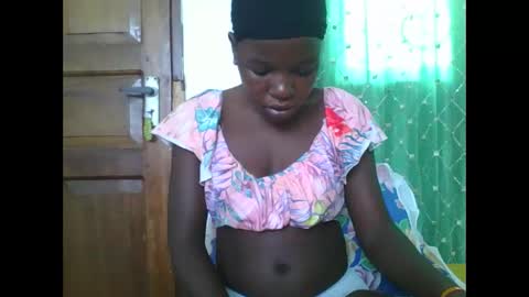 petitesweetchiq online show from January 6, 8:29 am