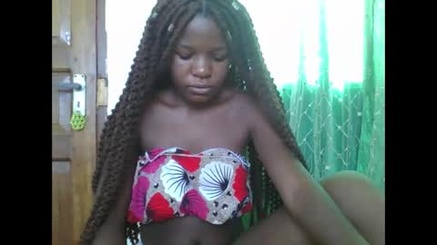 Snapshot of petitesweetchiq chatting on March 8, 6:28 am petitesweetchiq online show from March 8, 6:28 am