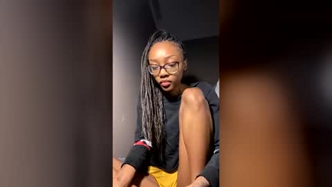 petitetingz online show from July 8, 6:29 am