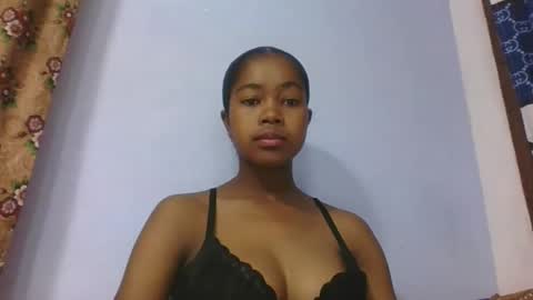 phania185885 online show from March 8, 5:22 am