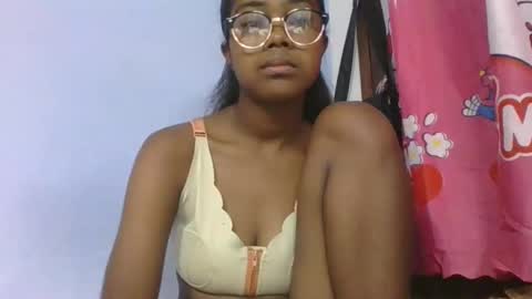 Snapshot of phania185885 chatting on May 4, 4:52 am phania185885 online show from May 4, 4:52 am