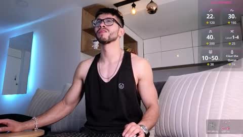 Snapshot of phantom_bigger1 chatting on November 19, 1:33 pm phantom_bigger1 online show from November 19, 1:33 pm