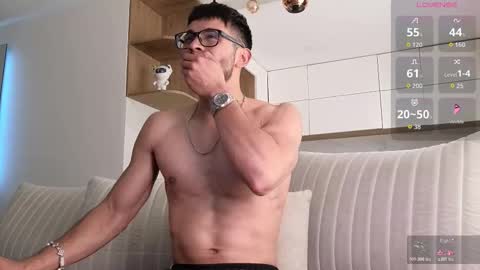 Snapshot of phantom_bigger1 chatting on November 20, 2:17 pm phantom_bigger1 online show from November 20, 2:17 pm