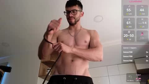 Snapshot of phantom_bigger1 chatting on November 21, 1:21 pm phantom_bigger1 online show from November 21, 1:21 pm