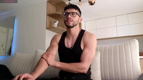 Snapshot of phantom_bigger1 chatting on November 22, 2:05 pm phantom_bigger1 online show from November 22, 2:05 pm