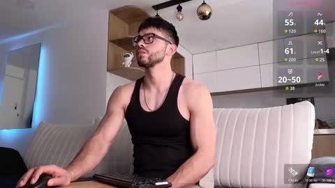 Snapshot of phantom_bigger1 chatting on November 23, 4:18 pm phantom_bigger1 online show from November 23, 4:18 pm