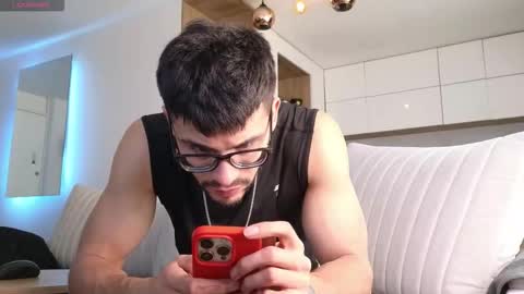 Snapshot of phantom_bigger1 chatting on November 24, 1:22 pm phantom_bigger1 online show from November 24, 1:22 pm