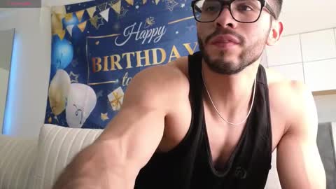 Snapshot of phantom_bigger1 chatting on December 1, 1:49 pm phantom_bigger1 online show from December 1, 1:49 pm