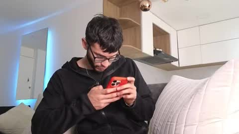 Snapshot of phantom_bigger1 chatting on December 3, 1:53 pm phantom_bigger1 online show from December 3, 1:53 pm