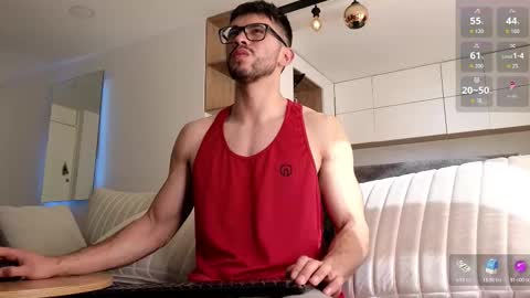 Snapshot of phantom_bigger1 chatting on December 15, 1:26 pm phantom_bigger1 online show from December 15, 1:26 pm