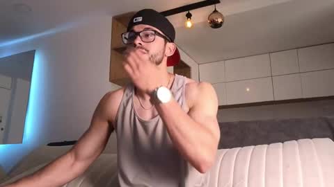 phantom_bigger1 online show from January 6, 8:01 pm