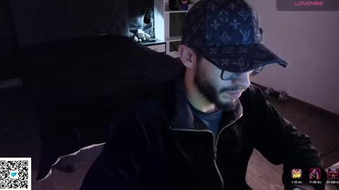 Snapshot of phantom_bigger1 chatting on May 15, 3:02 am phantom_bigger1 online show from May 15, 3:02 am