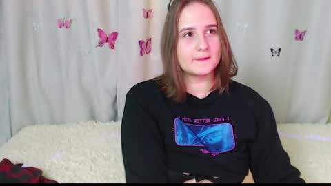 Snapshot of phantommira chatting on December 2, 8:44 pm phantommira online show from December 2, 8:44 pm