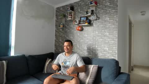 Snapshot of philipe_inzagui chatting on February 9, 8:35 pm Philipe online show from February 9, 8:35 pm