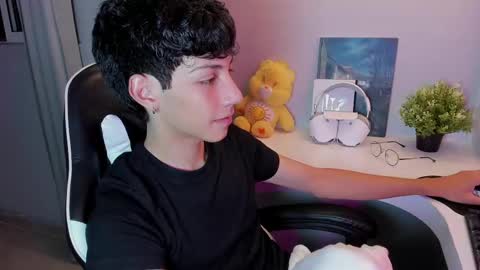 Phil.   INDEPENDENT MODEL online show from September 13, 1:38 am