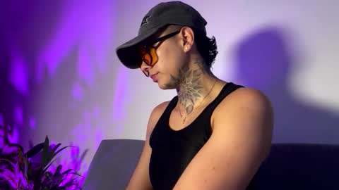 PHILLIP online show from April 16, 3:24 pm