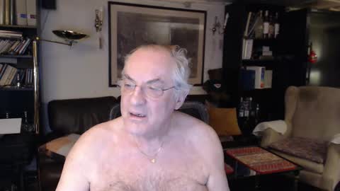 Snapshot of philoumis2 chatting on December 2, 4:31 pm Philippe online show from December 2, 4:31 pm