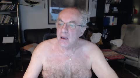 Snapshot of philoumis2 chatting on December 4, 11:57 pm Philippe online show from December 4, 11:57 pm