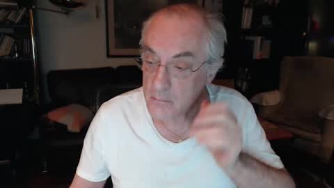 Snapshot of philoumis2 chatting on December 5, 11:51 pm Philippe online show from December 5, 11:51 pm