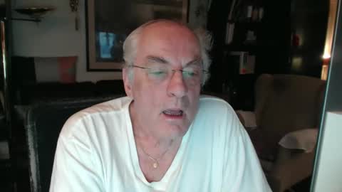 Snapshot of philoumis2 chatting on December 27, 4:32 pm Philippe online show from December 27, 4:32 pm