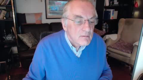 Snapshot of philoumis2 chatting on January 15, 11:40 pm Philippe online show from January 15, 11:40 pm