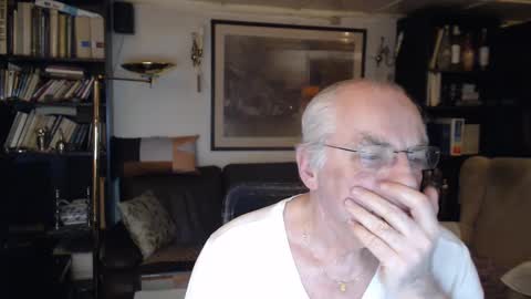 Snapshot of philoumis2 chatting on January 18, 11:33 pm Philippe online show from January 18, 11:33 pm