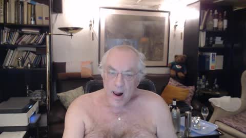 Snapshot of philoumis2 chatting on January 28, 8:47 pm Philippe online show from January 28, 8:47 pm