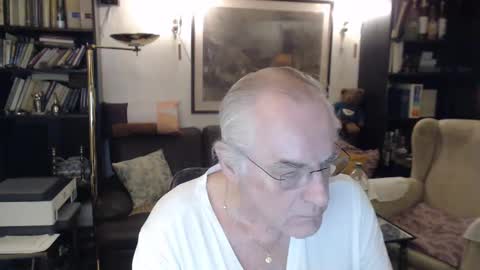 Snapshot of philoumis2 chatting on February 2, 11:21 pm Philippe online show from February 2, 11:21 pm