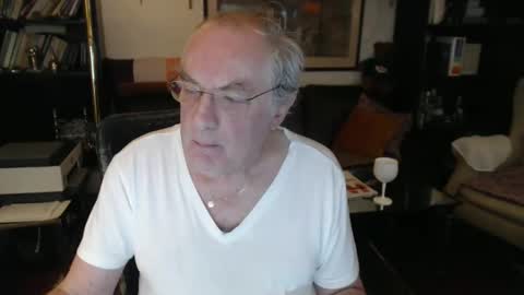 Snapshot of philoumis2 chatting on February 5, 6:59 pm Philippe online show from February 5, 6:59 pm