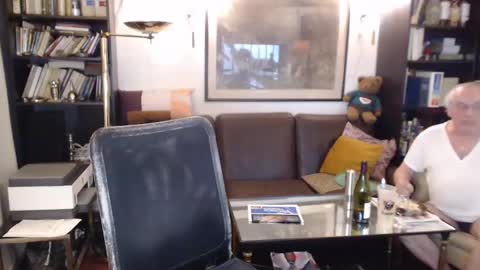 Snapshot of philoumis2 chatting on February 7, 8:53 pm Philippe online show from February 7, 8:53 pm