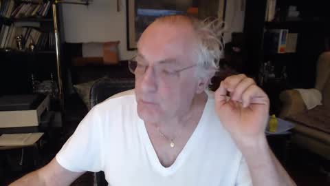 Snapshot of philoumis2 chatting on February 9, 7:41 pm Philippe online show from February 9, 7:41 pm