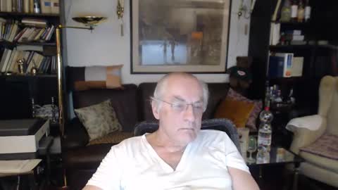 Snapshot of philoumis2 chatting on February 10, 10:51 pm Philippe online show from February 10, 10:51 pm