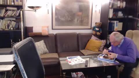 Snapshot of philoumis2 chatting on February 12, 11:09 pm Philippe online show from February 12, 11:09 pm