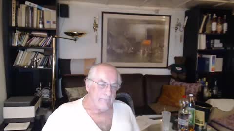 Snapshot of philoumis2 chatting on March 8, 12:55 am Philippe online show from March 8, 12:55 am