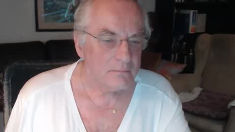 Snapshot of philoumis2 chatting on September 21, 9:27 pm Philippe online show from September 21, 9:27 pm