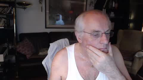 Snapshot of philoumis2 chatting on November 9, 7:34 pm Philippe online show from November 9, 7:34 pm