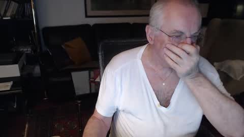 Snapshot of philoumis2 chatting on February 12, 11:33 pm Philippe online show from February 12, 11:33 pm