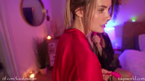 Snapshot of phoenix_taylor chatting on November 15, 4:10 am PHOENIX TAYLOR online show from November 15, 4:10 am