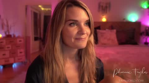 Snapshot of phoenix_taylor chatting on November 21, 2:10 am PHOENIX TAYLOR online show from November 21, 2:10 am